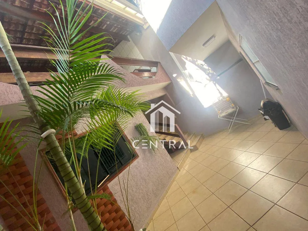 Sobrado, 4 quartos, 245 m² - Foto 1