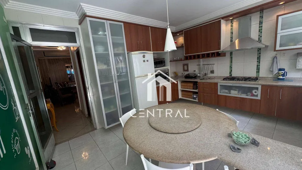 Sobrado, 2 quartos, 180 m² - Foto 1