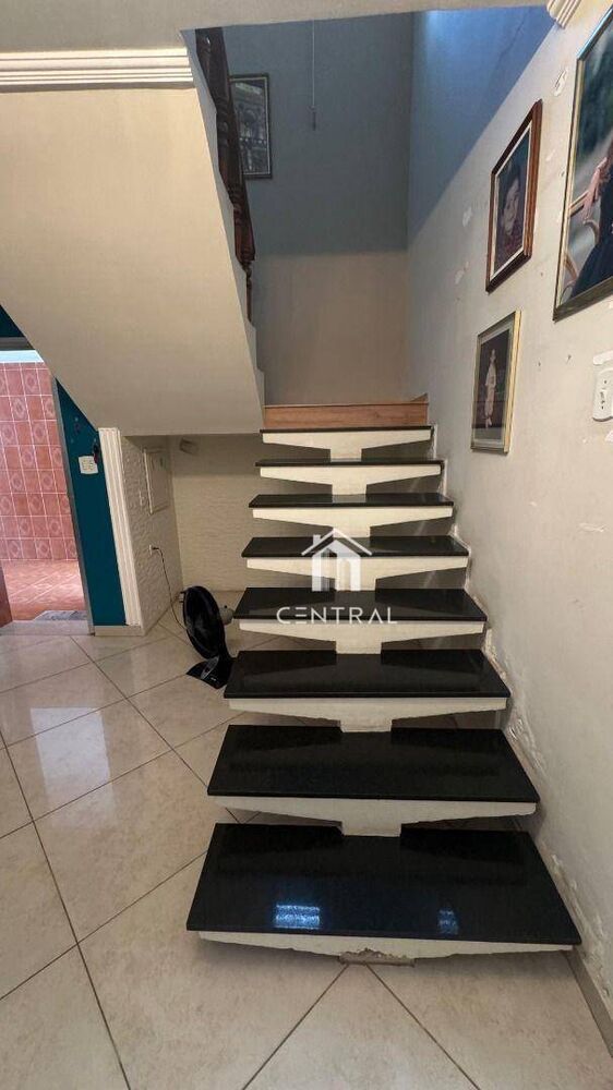 Sobrado à venda com 2 quartos, 180m² - Foto 2
