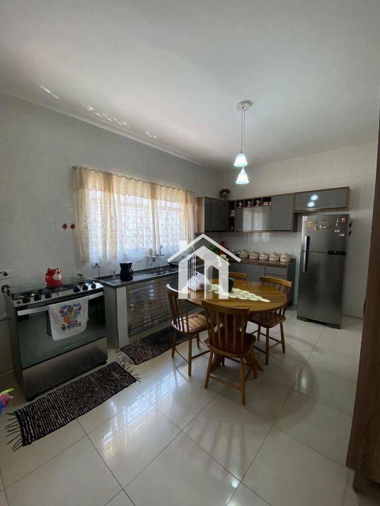 Casa, 3 quartos, 245 m² - Foto 1