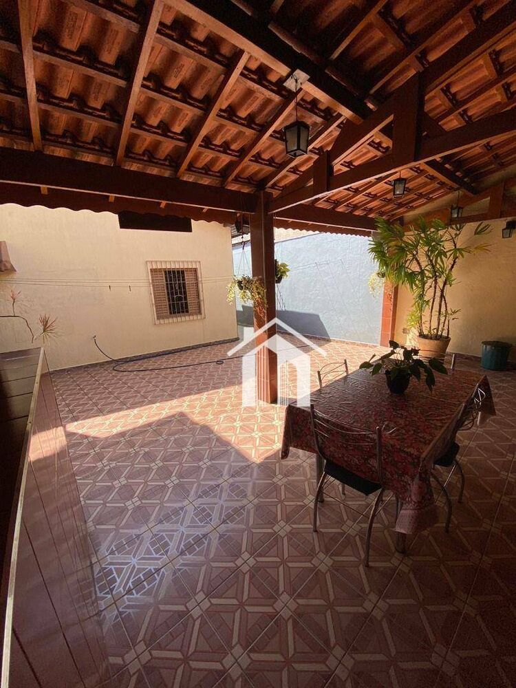 Casa, 3 quartos, 245 m² - Foto 2