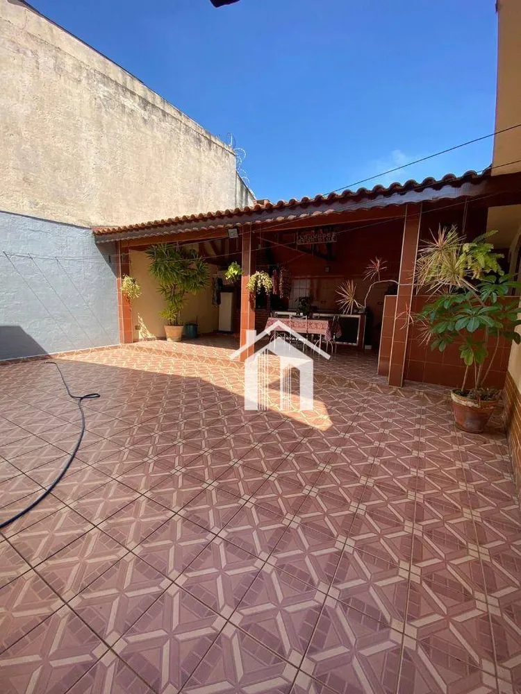 Casa, 3 quartos, 245 m² - Foto 3