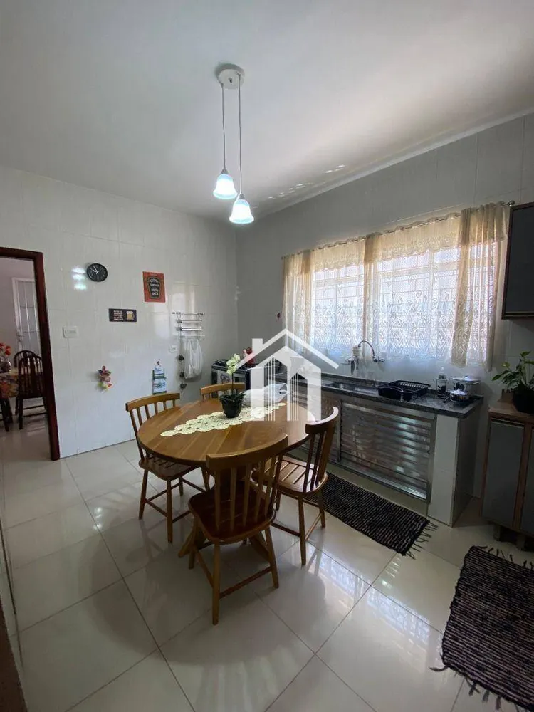 Casa, 3 quartos, 245 m² - Foto 11