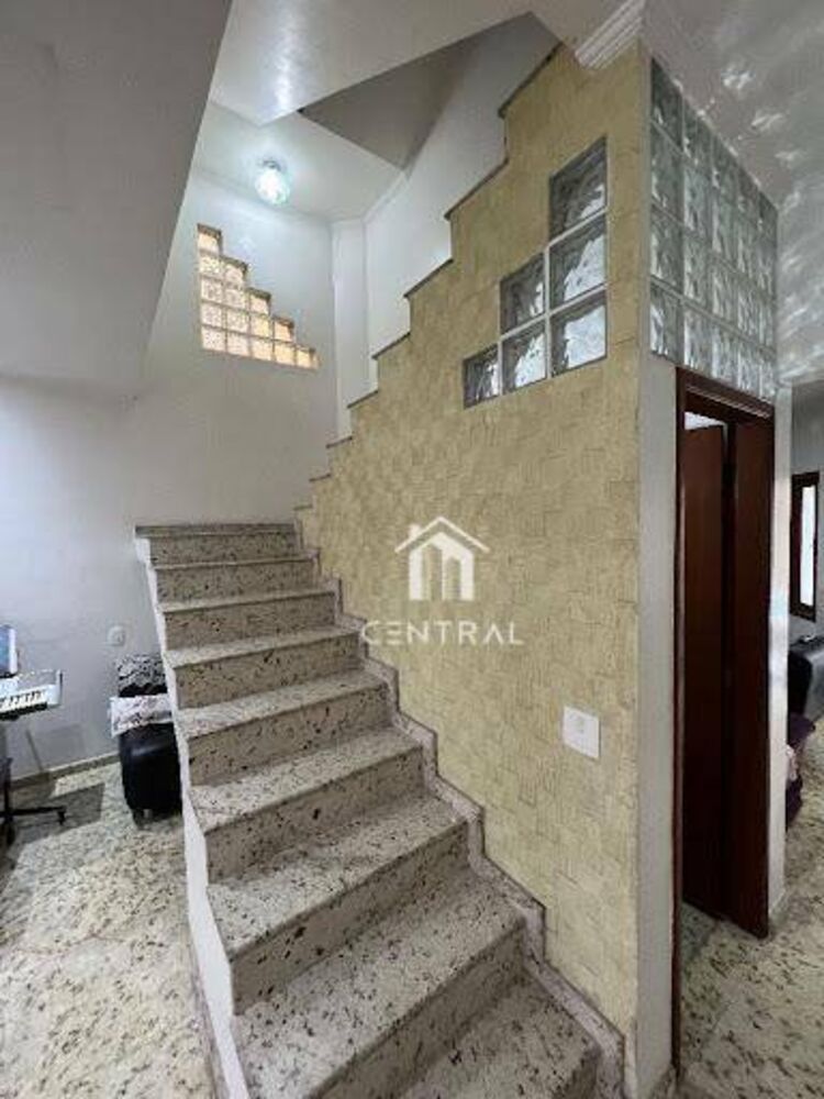 Sobrado, 3 quartos, 305 m² - Foto 2