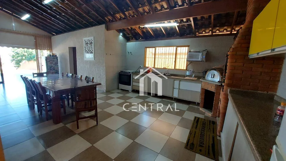 Chácara, 3 quartos, 1250 m² - Foto 1