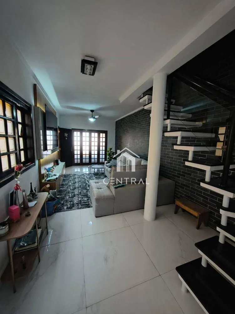 Sobrado, 3 quartos, 180 m² - Foto 1