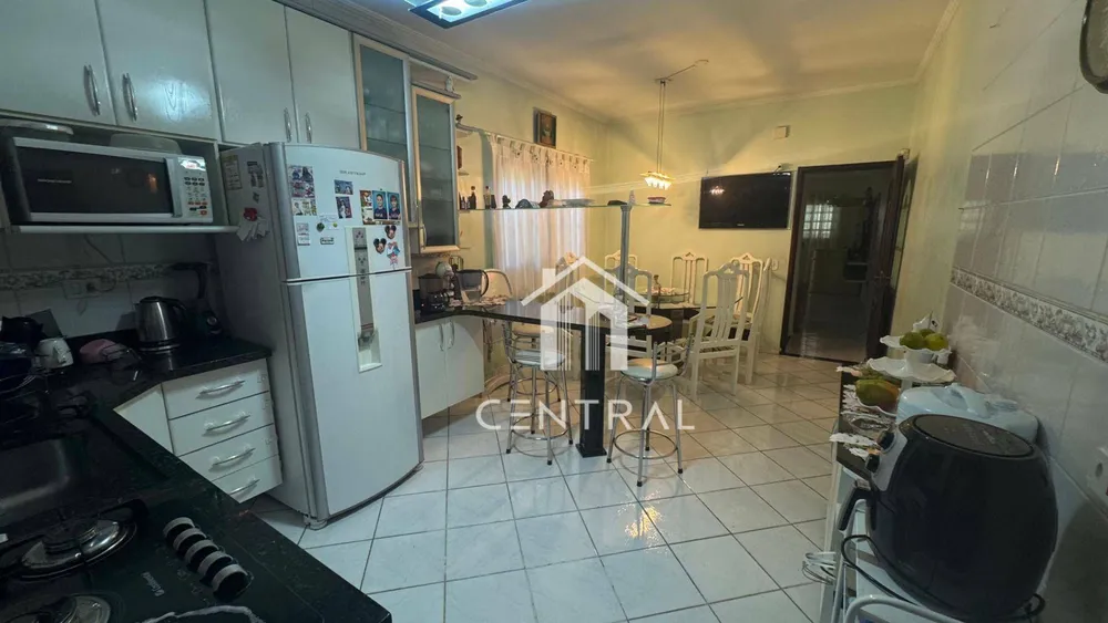 Sobrado, 3 quartos, 257 m² - Foto 2