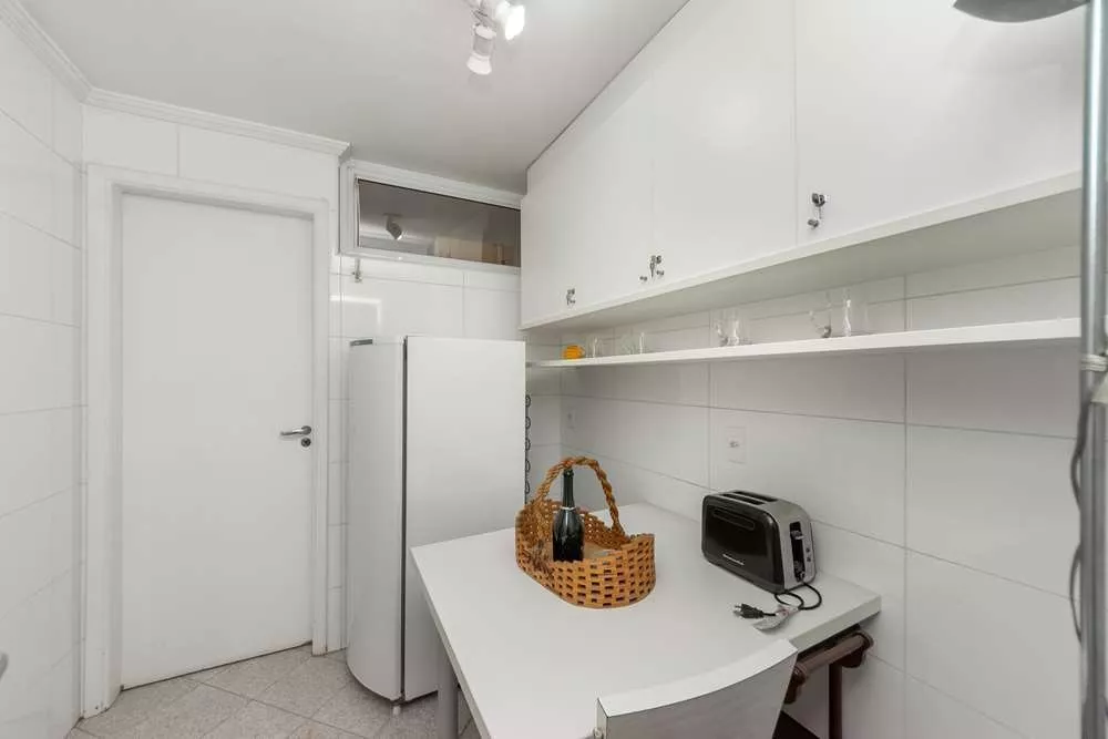 Apartamento à venda com 3 quartos, 210m² - Foto 1