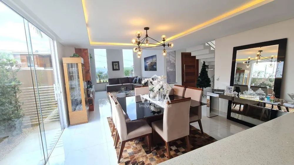 Sobrado, 3 quartos, 372 m² - Foto 1