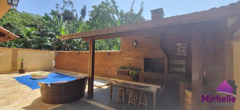 Casa à venda com 3 quartos, 576m² - Foto 1