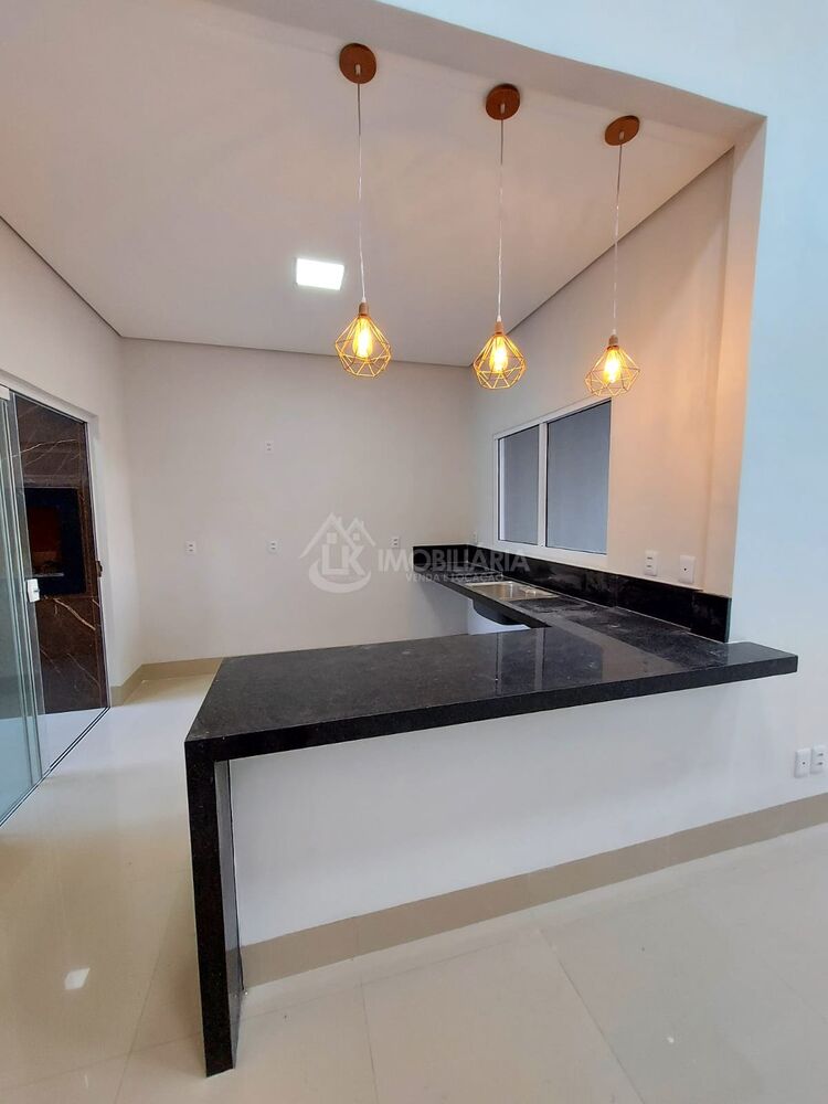 Casa à venda com 3 quartos, 100m² - Foto 4