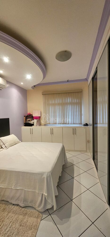 Casa à venda com 2 quartos, 161m² - Foto 2