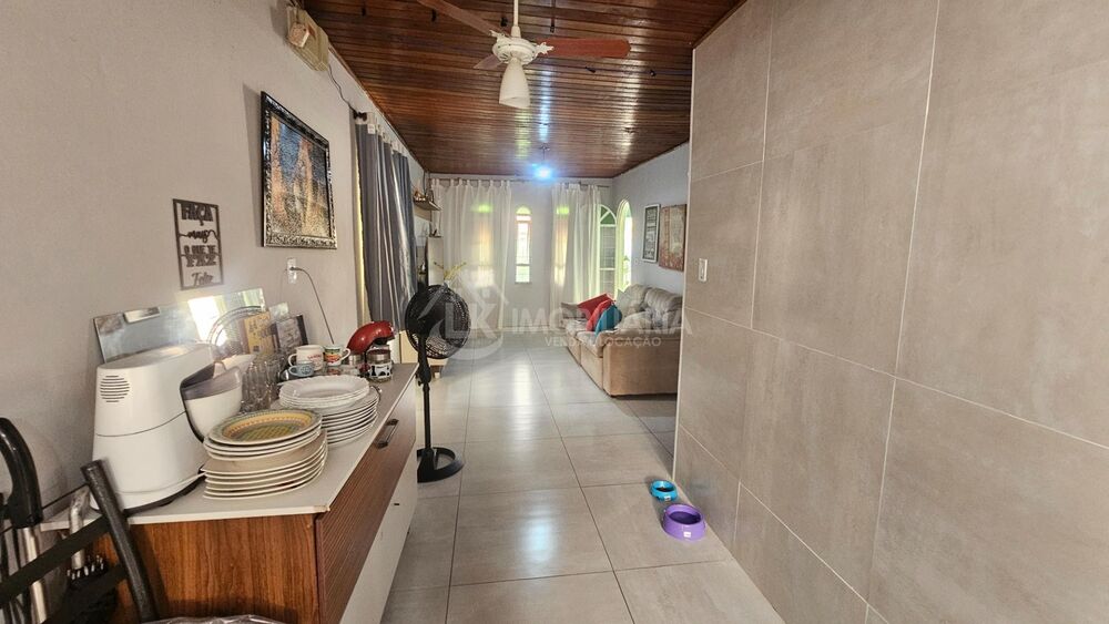 Casa à venda com 3 quartos, 150m² - Foto 1