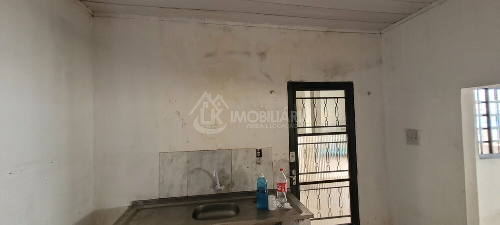 Casa à venda com 2 quartos, 150m² - Foto 2