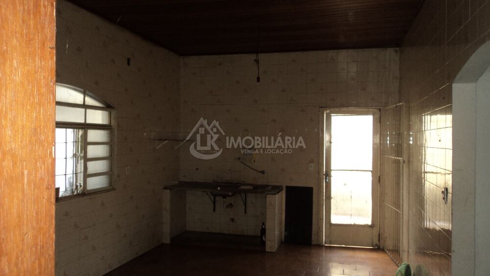 Casa à venda com 4 quartos, 100m² - Foto 4