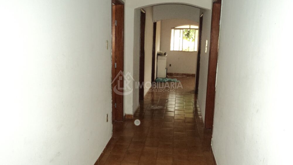 Casa à venda com 4 quartos, 100m² - Foto 3