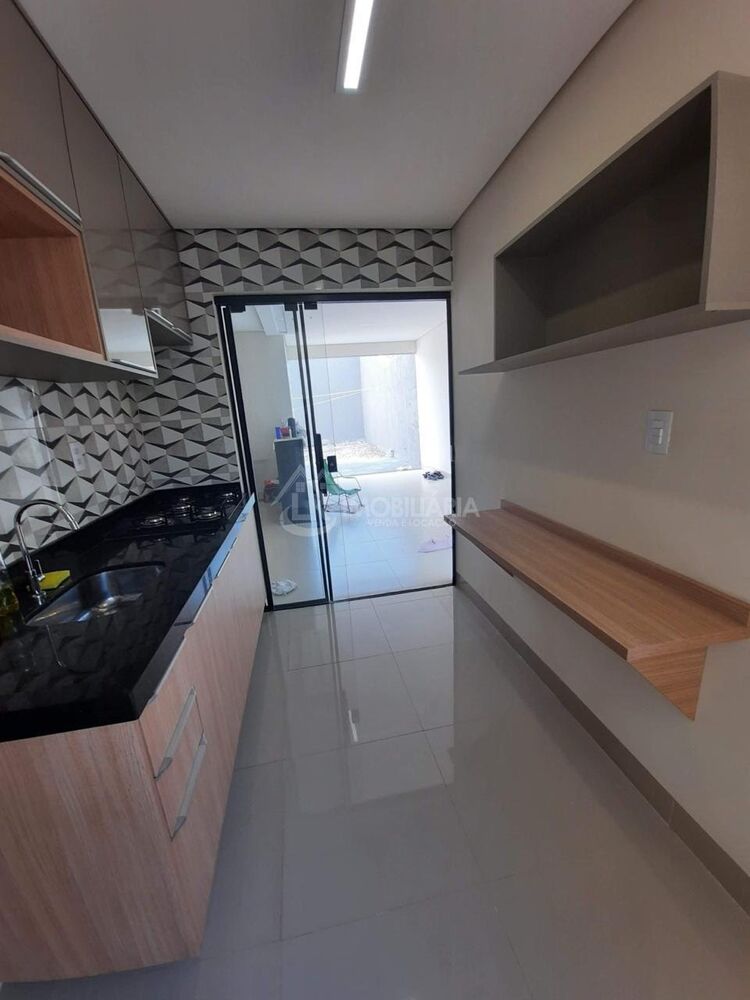 Casa à venda com 3 quartos, 120m² - Foto 2