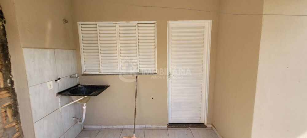 Casa à venda com 2 quartos, 60m² - Foto 9