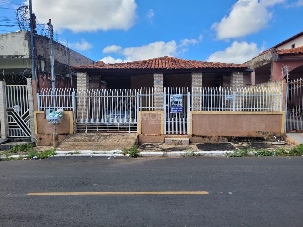 Casa à venda com 4 quartos, 120m² - Foto 1