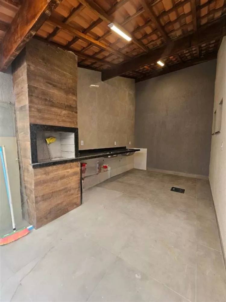 Casa à venda com 2 quartos, 108m² - Foto 3