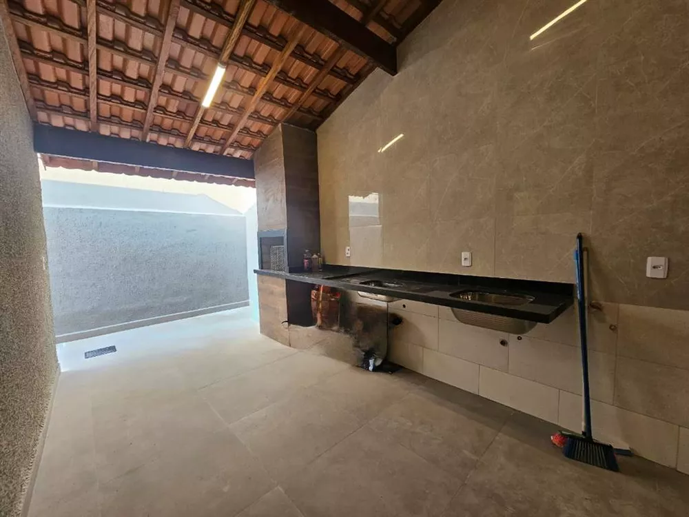 Casa à venda com 2 quartos, 108m² - Foto 2