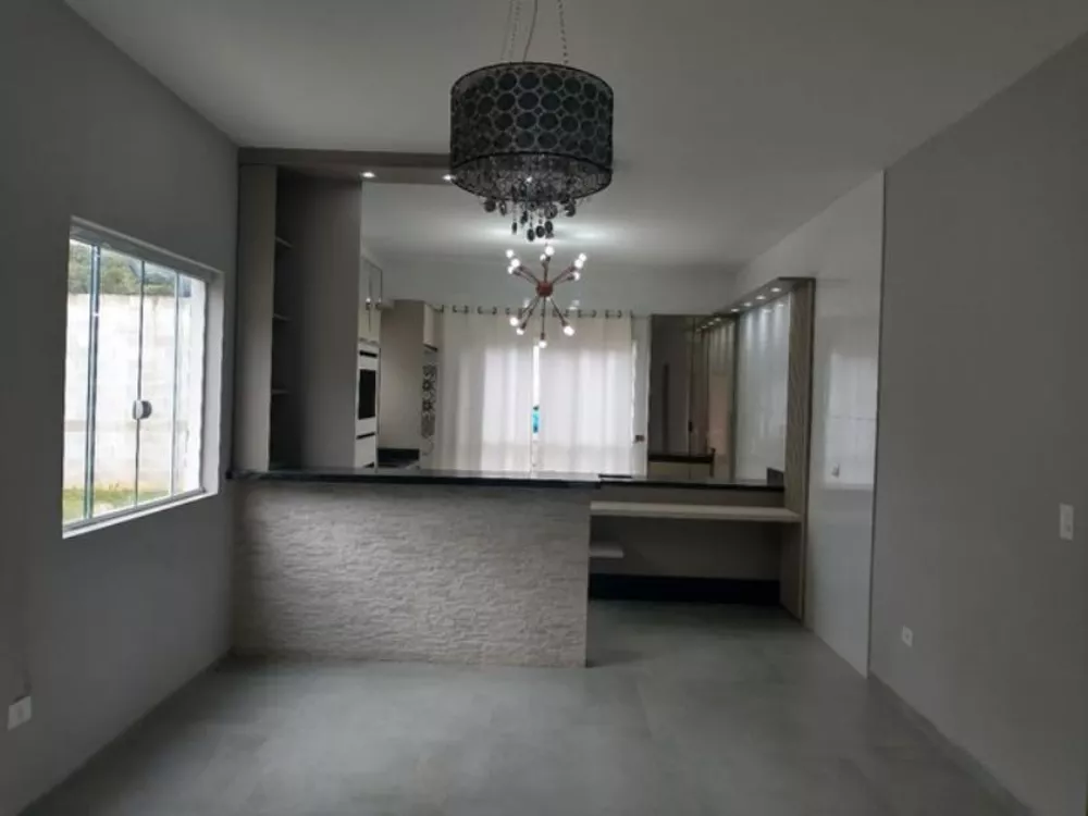 Casa à venda com 3 quartos, 120m² - Foto 1