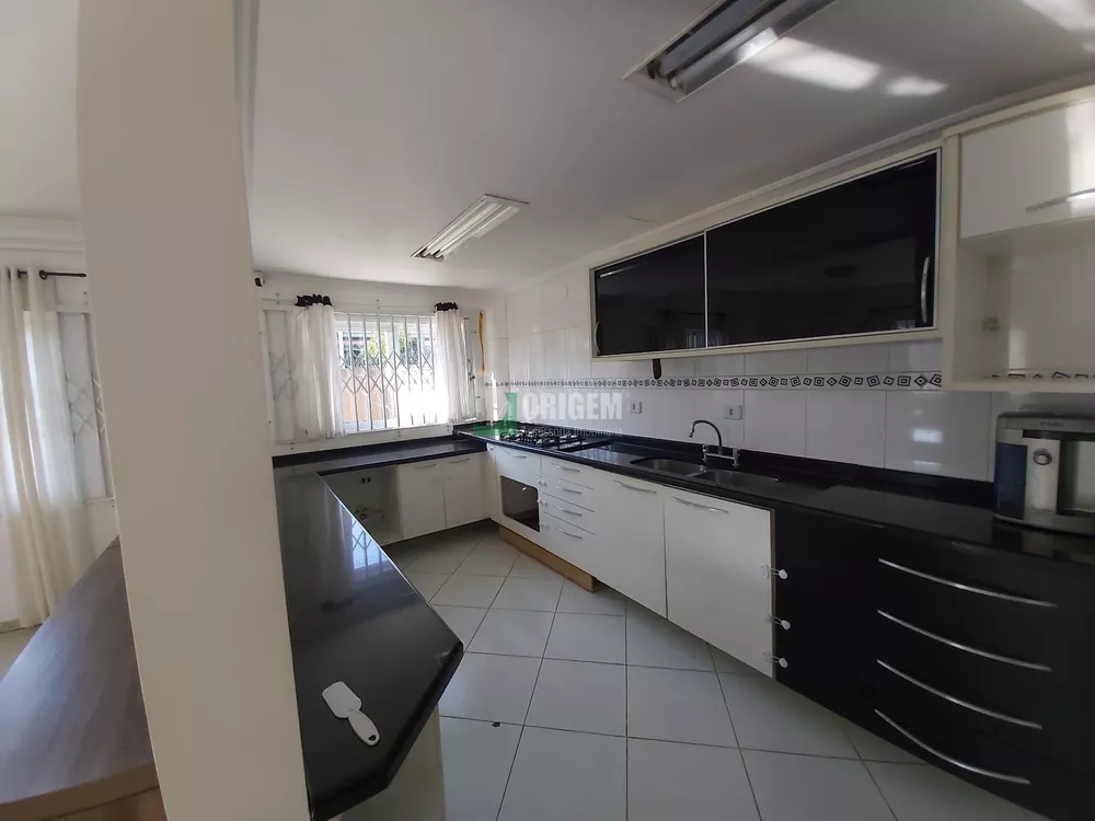 Sobrado à venda com 3 quartos, 180m² - Foto 4