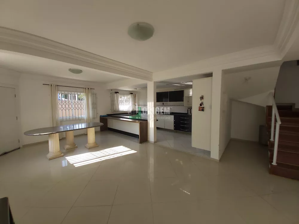 Sobrado à venda com 3 quartos, 180m² - Foto 2