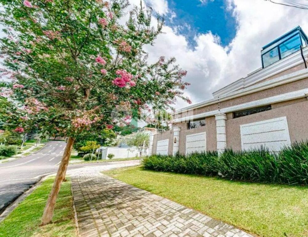 Sobrado à venda com 3 quartos, 200m² - Foto 2