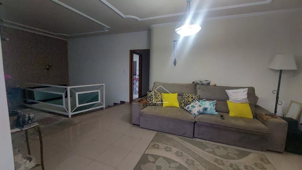 Casa à venda com 3 quartos, 191m² - Foto 2