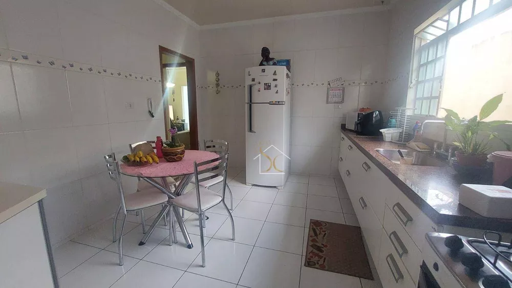 Casa à venda com 3 quartos, 191m² - Foto 4