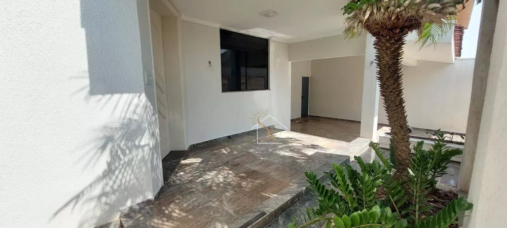 Casa à venda com 3 quartos, 202m² - Foto 2