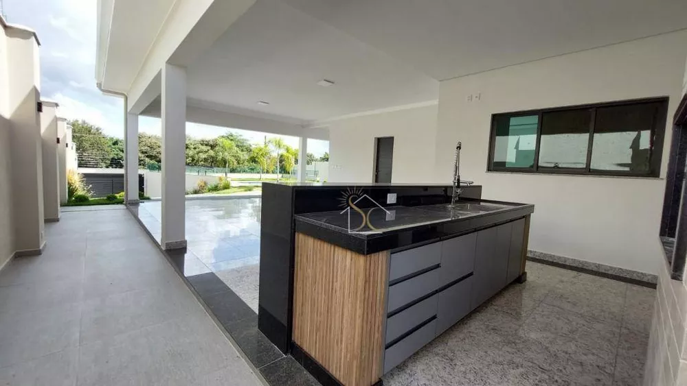 Casa à venda com 4 quartos, 290m² - Foto 2