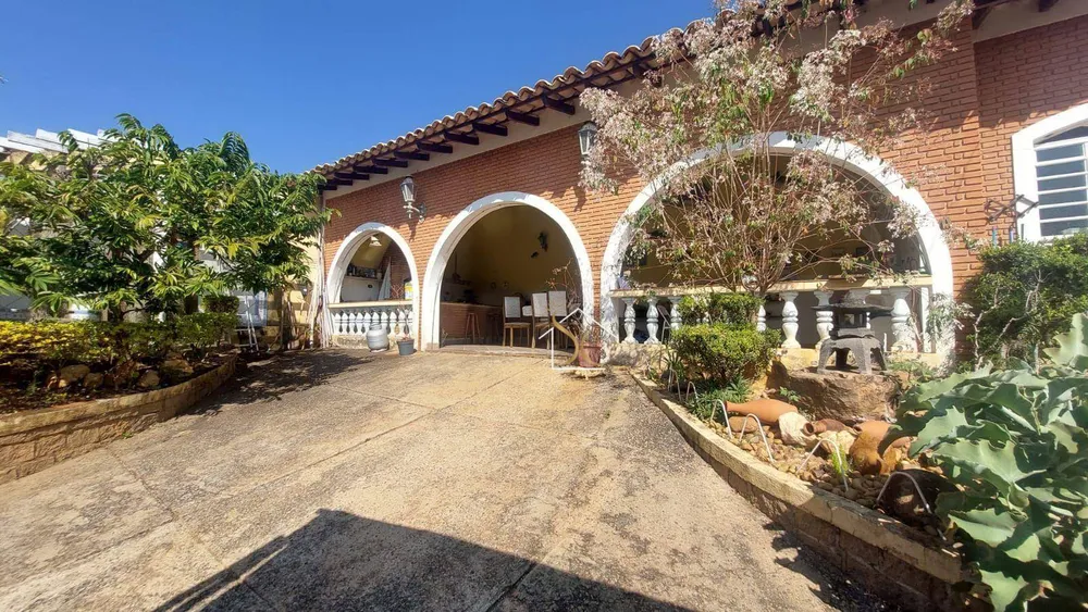Chácara, 3 quartos, 1300 m² - Foto 1