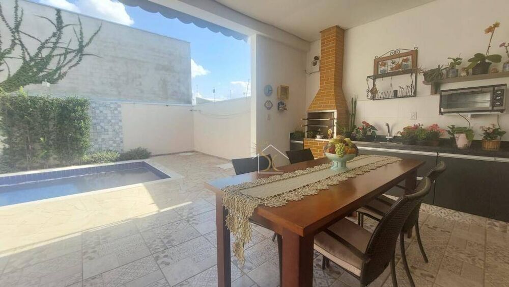 Casa à venda com 3 quartos, 258m² - Foto 3