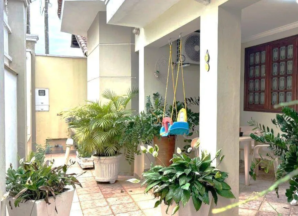 Casa, 3 quartos, 245 m² - Foto 1