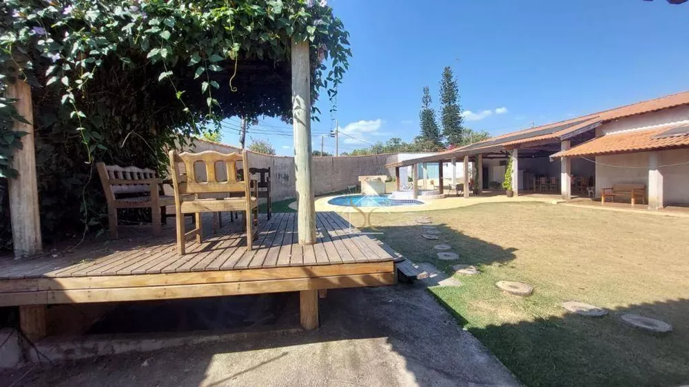 Chácara à venda com 3 quartos, 450m² - Foto 1