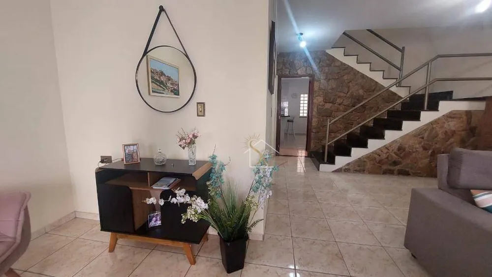 Casa, 3 quartos, 194 m² - Foto 2