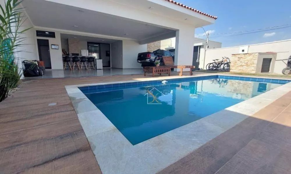 Casa à venda com 3 quartos, 259m² - Foto 1