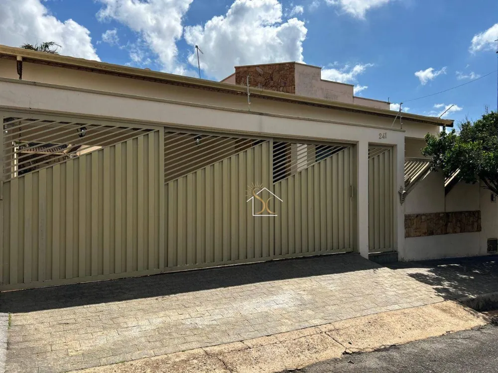Casa, 3 quartos, 210 m² - Foto 1