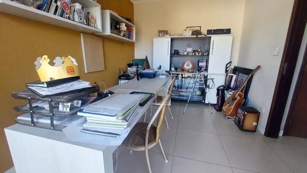 Casa à venda com 3 quartos, 333m² - Foto 8