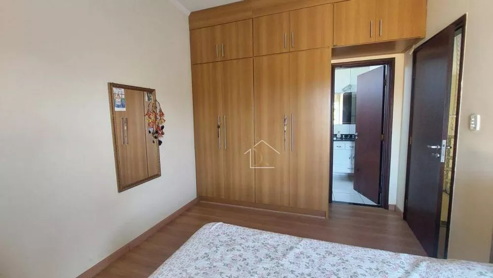 Casa à venda com 3 quartos, 333m² - Foto 11