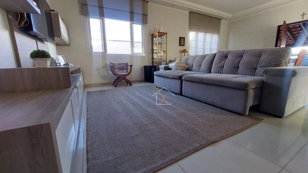 Casa, 3 quartos, 212 m² - Foto 2