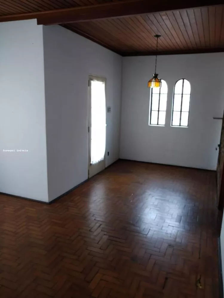 Casa à venda com 3 quartos, 225m² - Foto 2