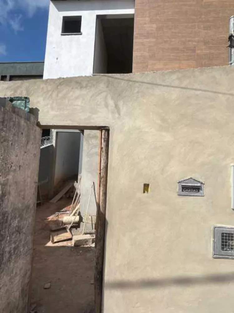 Casa à venda com 3 quartos, 150m² - Foto 1