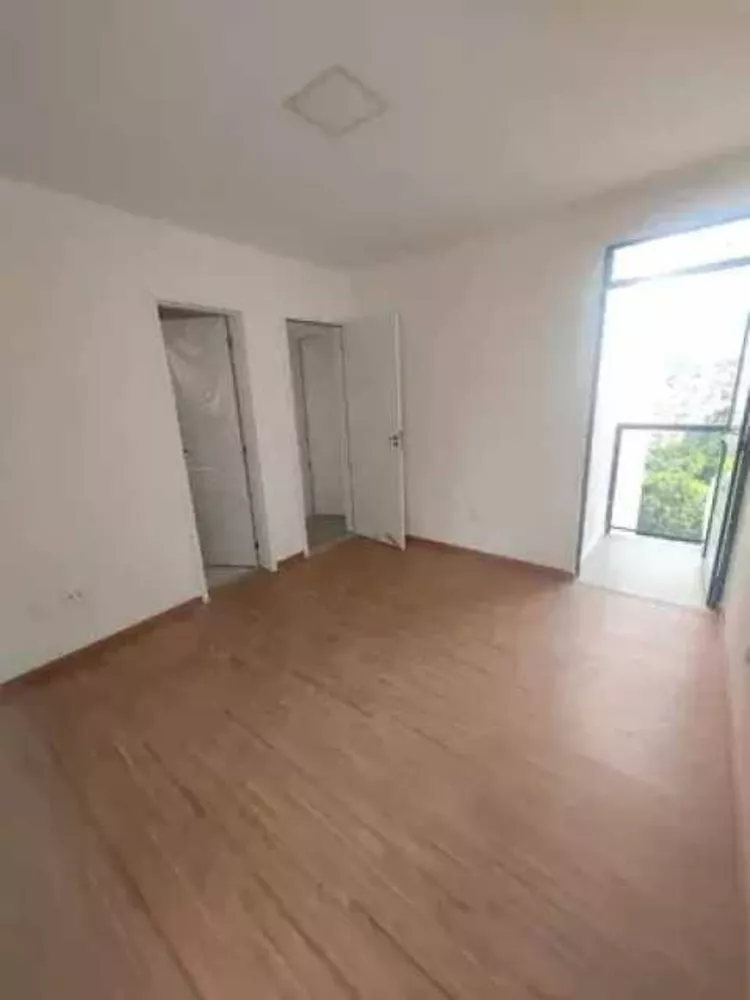 Apartamento à venda com 3 quartos, 94m² - Foto 2