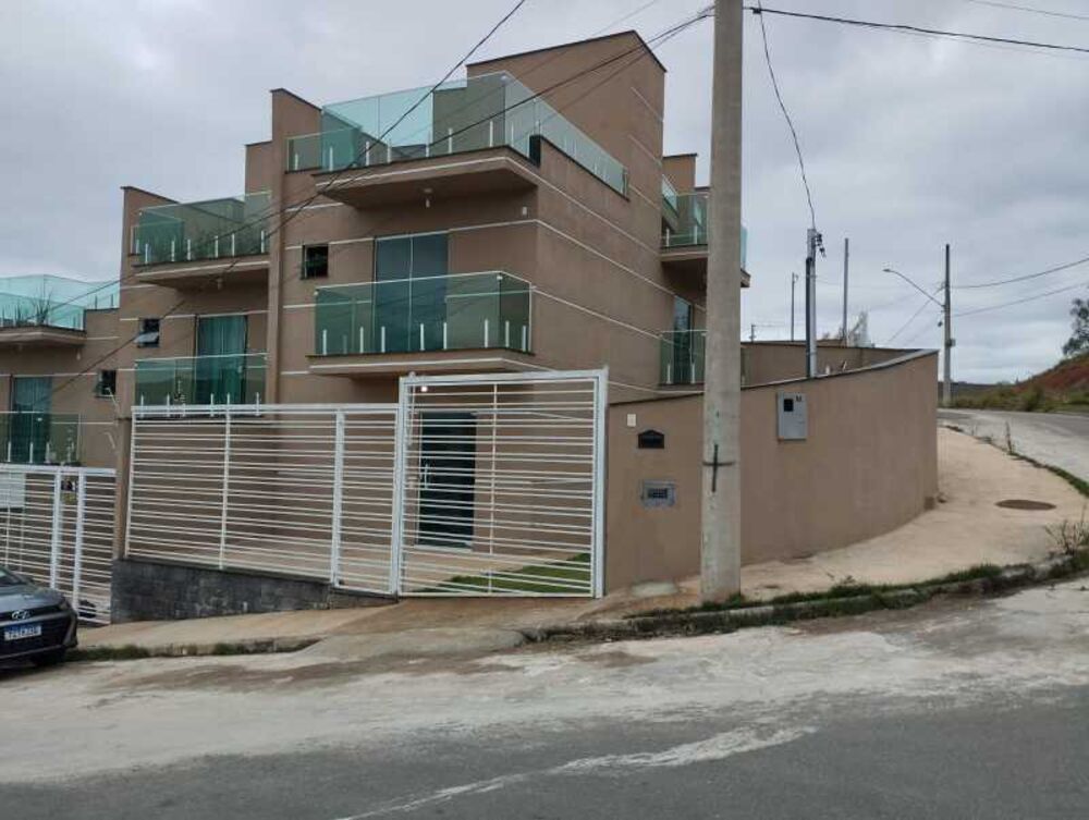 Casa à venda com 2 quartos, 100m² - Foto 1