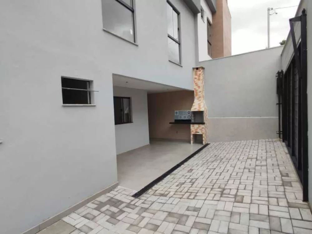 Casa à venda com 3 quartos, 100m² - Foto 4