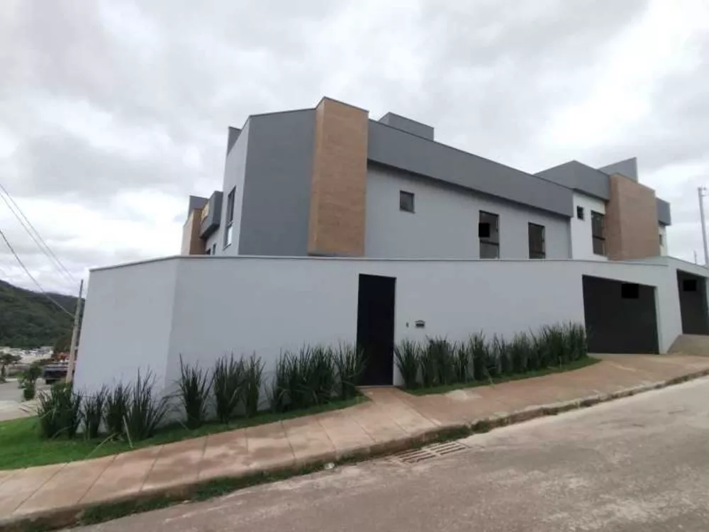 Casa à venda com 3 quartos, 100m² - Foto 1