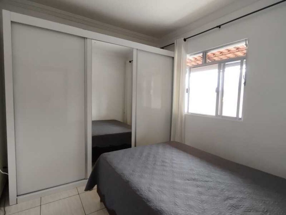 Casa à venda com 3 quartos, 120m² - Foto 1